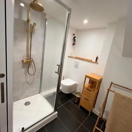 Charming Apartment, 100 M2 *